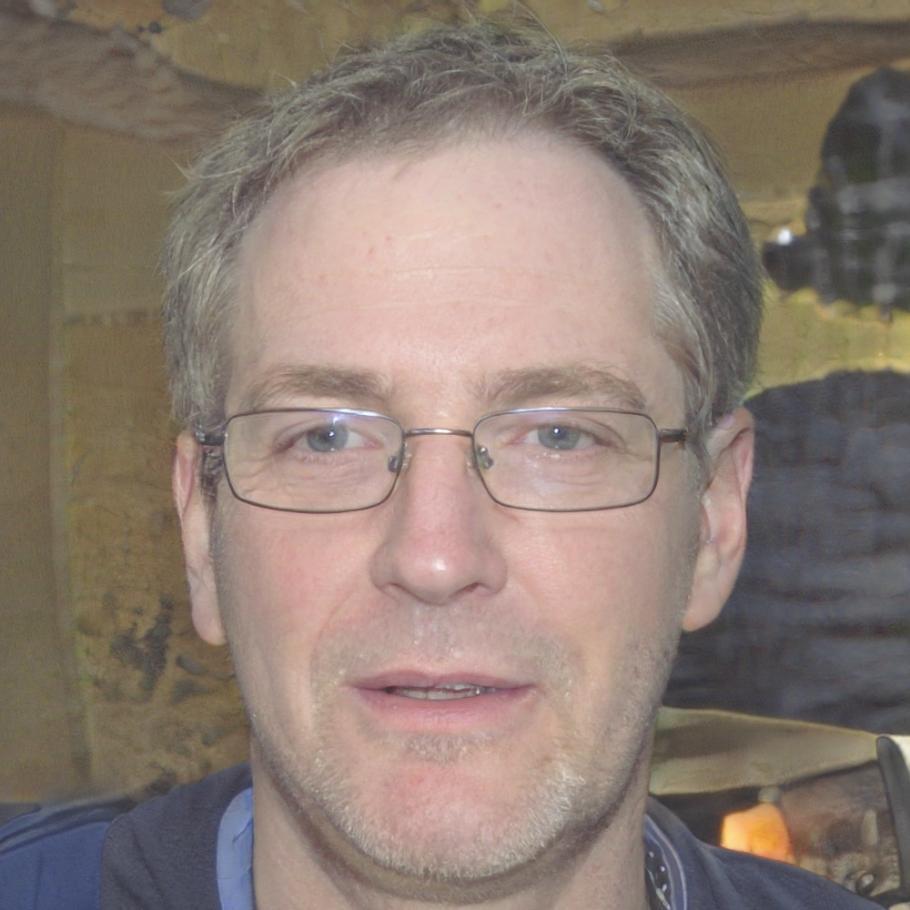 Portrait de Julien Delacroix, expert en innovation financière